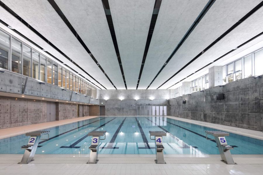 現代化且具多元用途的高雄美國學校泳池。趙宇晨攝