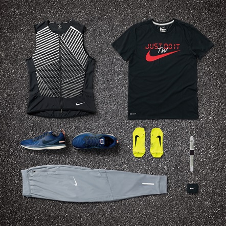 Nike提供限量 JUST DO IT TW TEE以及更多專業冬季跑步裝備。Nike提供
