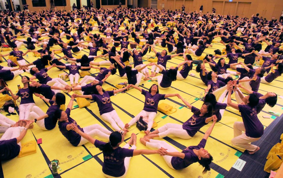 千人瑜珈同好在高雄齊聚。高雄體育處提供