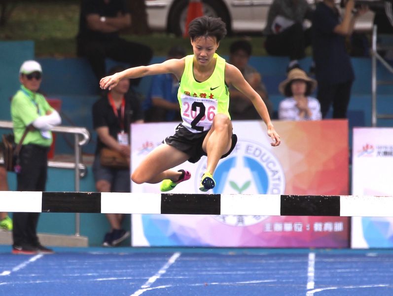 國立體大陳昭郡隔兩年重奪公開女3000公尺障礙金牌。林嘉欣／攝影。