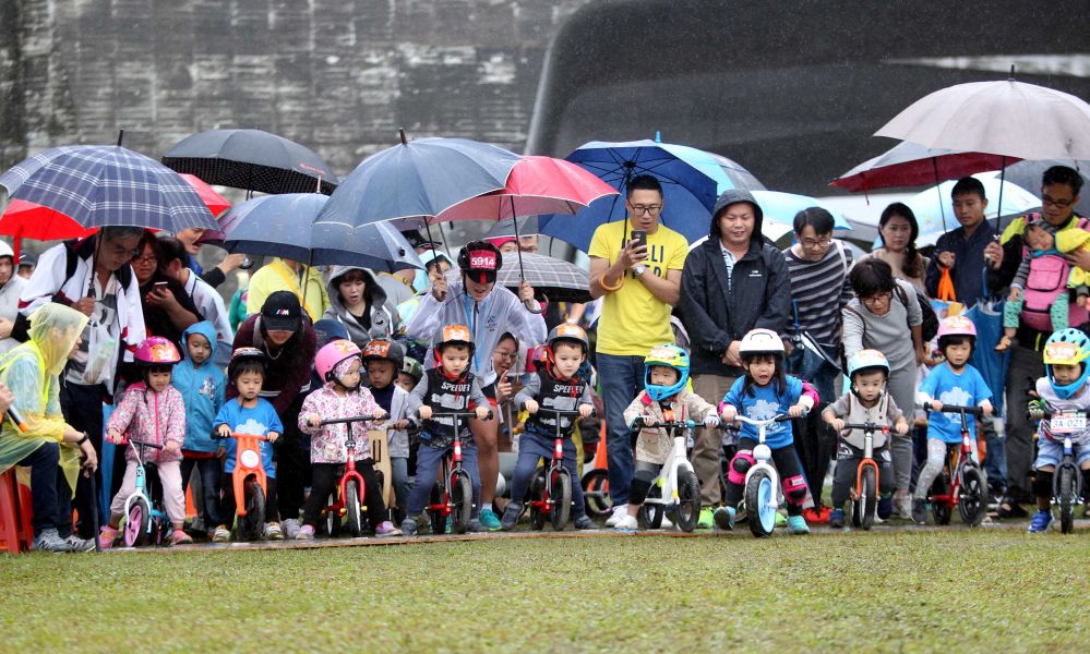 可愛指數破表的兒童滑步車賽。中華民國自行車騎士協會／提供。