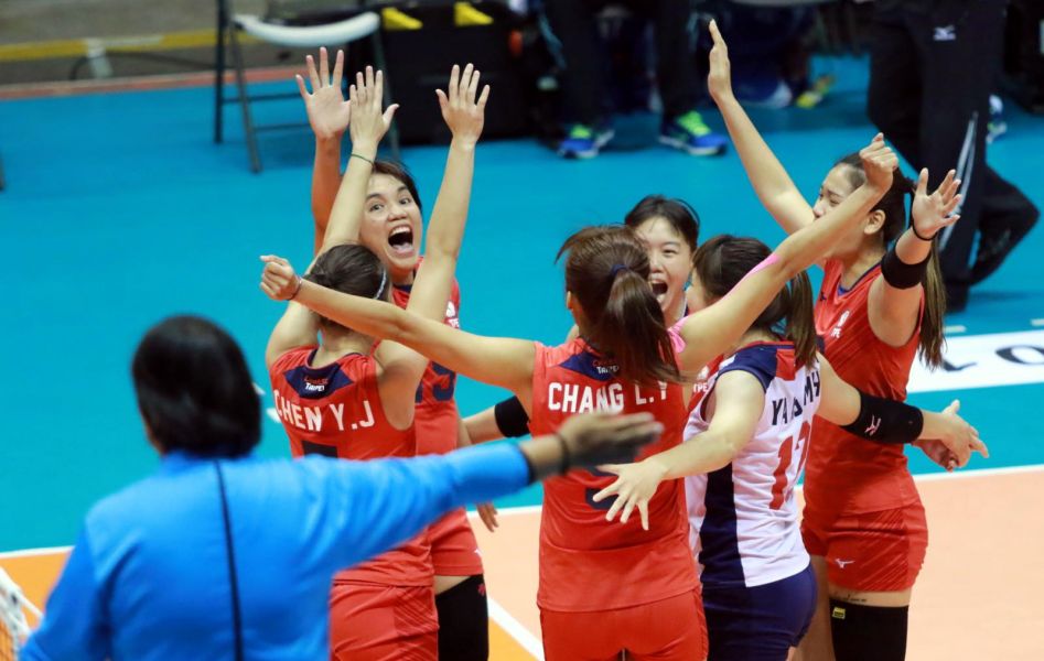 打出好球後，中華女排隊振臂歡呼。圖／AVC。