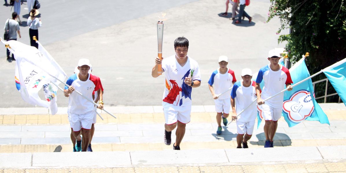 里約奧運標槍國手黃士峰擔任火炬手。林嘉欣／攝影。