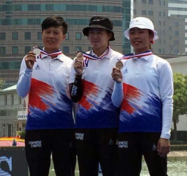  中華隊雷千瑩(左起)、彭家楙和譚雅婷。射箭協會／提供。