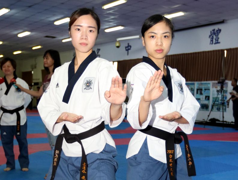 中華女子品勢代表隊姐妹花陳湘婷(左)和陳以瑄。林嘉欣／攝影。