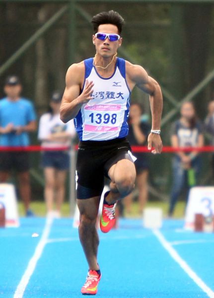 臺灣體大楊俊瀚輕鬆贏得公開男200公尺金牌。林嘉欣／攝影。