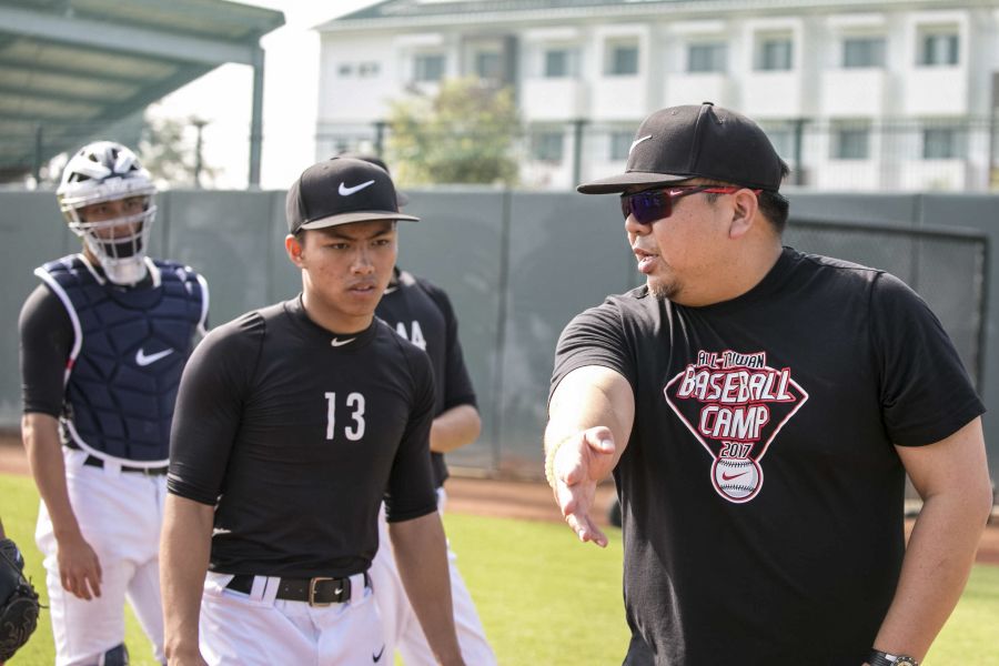 紅襪隊小聯盟捕手教練Mickey Jiang江肇軒，連續五年擔任Nike臺灣青棒菁英訓練營的補手教練，希望能將正確的觀念傳承給年輕球員。