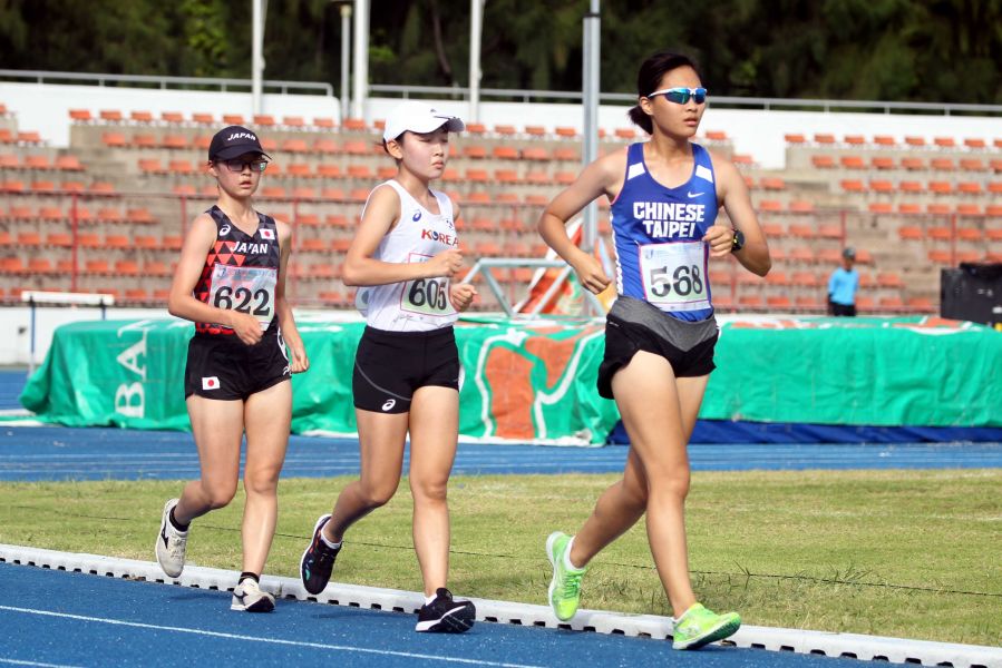 中華隊鄔惟喬(前)參加女子5000公尺競走。特派記者林嘉欣／攝影。