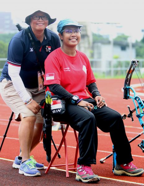 新加坡Syahidah(前)是2016年殘障奧運射箭選手。林嘉欣／攝影。