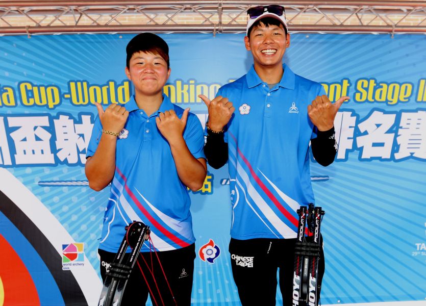 林哲瑋(右)和陳怡瑄闖進亞洲盃射箭賽複合弓混雙銅牌戰。林嘉欣／攝影。