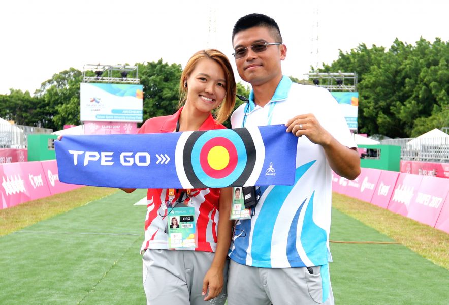 2017臺北世大運射箭賽競賽經理陳詩園(右)和陳婷妮是對夫妻檔。林嘉欣／攝影。