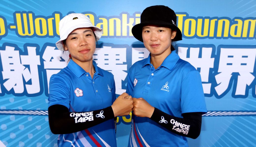 彭家楙(右)和譚雅婷分別射進亞洲盃射箭賽反曲弓女子組金牌戰和銅牌戰。林嘉欣／攝影。