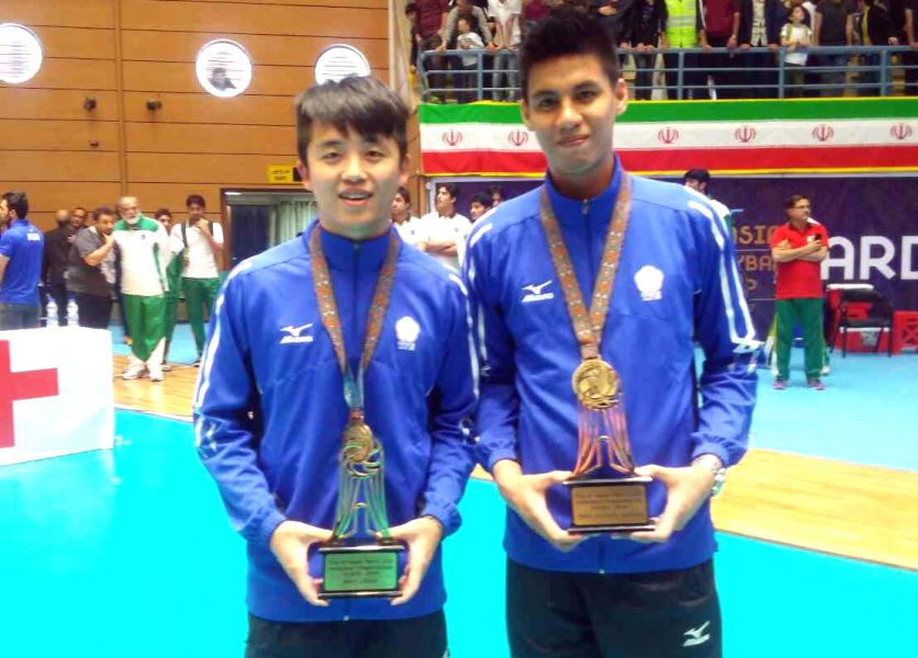 蘇厚禎(左)和李興國分獲最佳自由球員、最佳中間手。