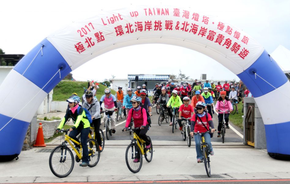 出發。中華民國自行車騎士協會／提供。
