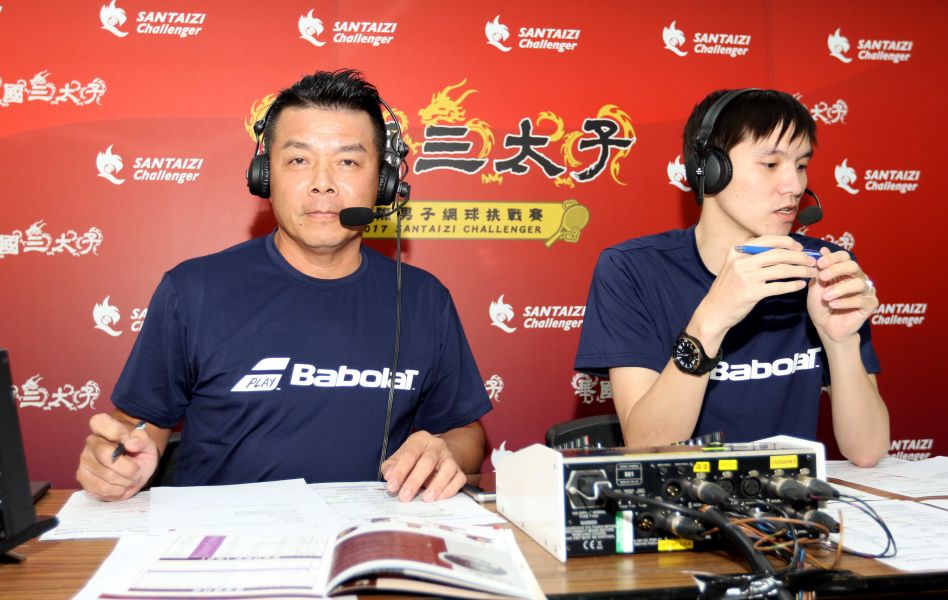 網協秘書長劉中興(左)同時也是華國三太子挑戰賽球評。林嘉欣／攝影。 