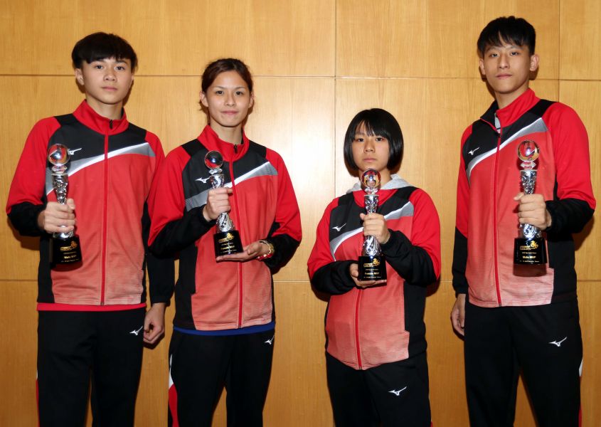 中華隊陳佑新(左起)、朱亞妮、蔡佩均、林聖傑獲選第三屆亞洲U19暨U16四人制合球錦標賽MVP。林嘉欣／攝影。