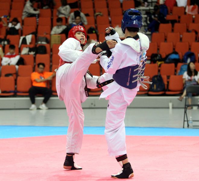 台加混血兒郎大維(左)就愛跆拳道。臺北世大運組委會／提供。
