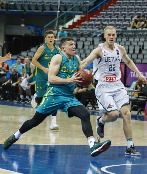 澳洲隊5號Vasiljevic_Dejan帶球上籃。圖/台北世大運組委會提供