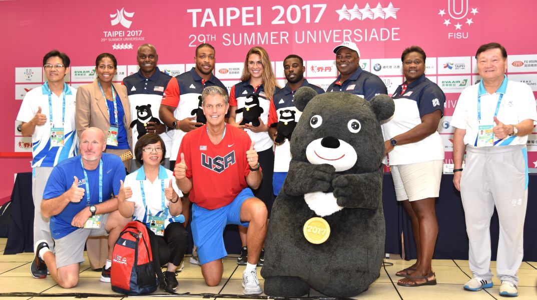 美國田徑代表隊在記者會上展現奪牌氣勢。圖/2017世大運組委會提供