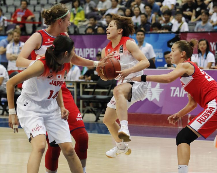 世大運日本女籃面對高人一等的俄羅斯隊依舊強力進攻毫不手軟。圖/2017世大運組委會提供
