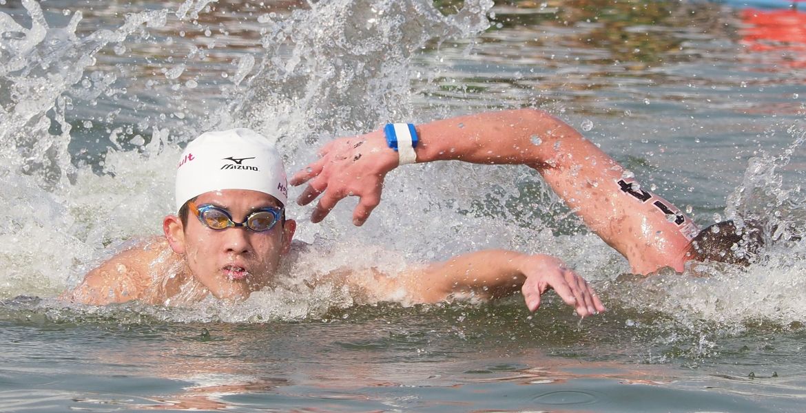 游泳男子10公里馬拉松中華隊卓承齊奮勇向前。圖/2017世大運組委會提供