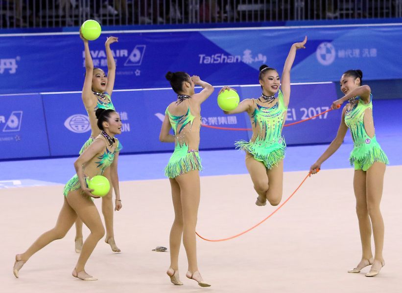 韻律體操團體全能決賽中華隊拿下隊史首面銀牌。台北世大運組委會提供。