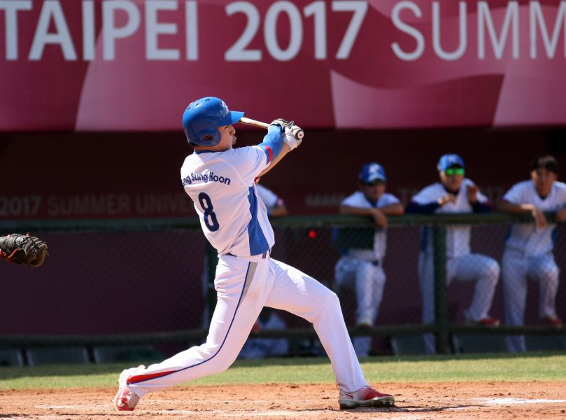 棒球銅牌戰韓國張成勳打出致勝分。圖/2017世大運組委會提供