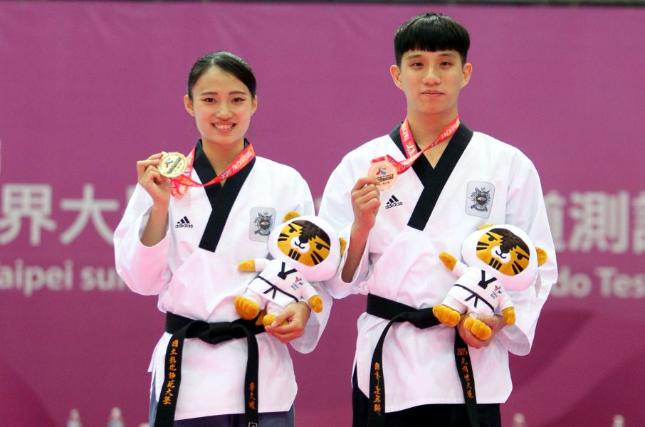 廖文暄（左）、李晟綱（右）摘得混雙金牌。2017臺北世大運組委會／提供。