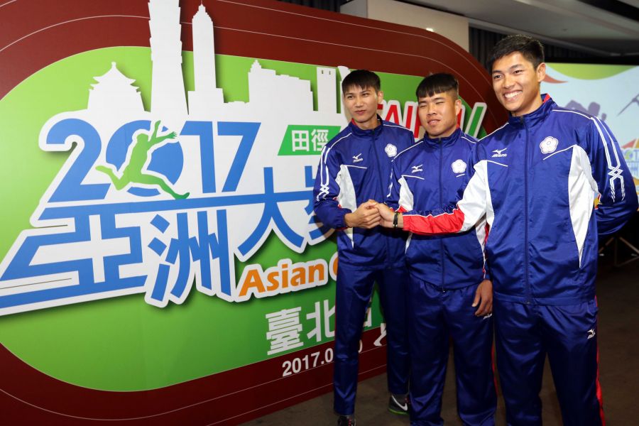 陳傑(右)想要拚亞洲田徑大獎賽台北站金牌。林嘉欣／攝影。
