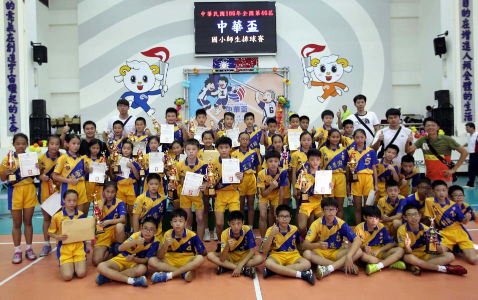 中市大雅國小奪得五年級男童組冠軍、女童組亞軍。林嘉欣／攝影。