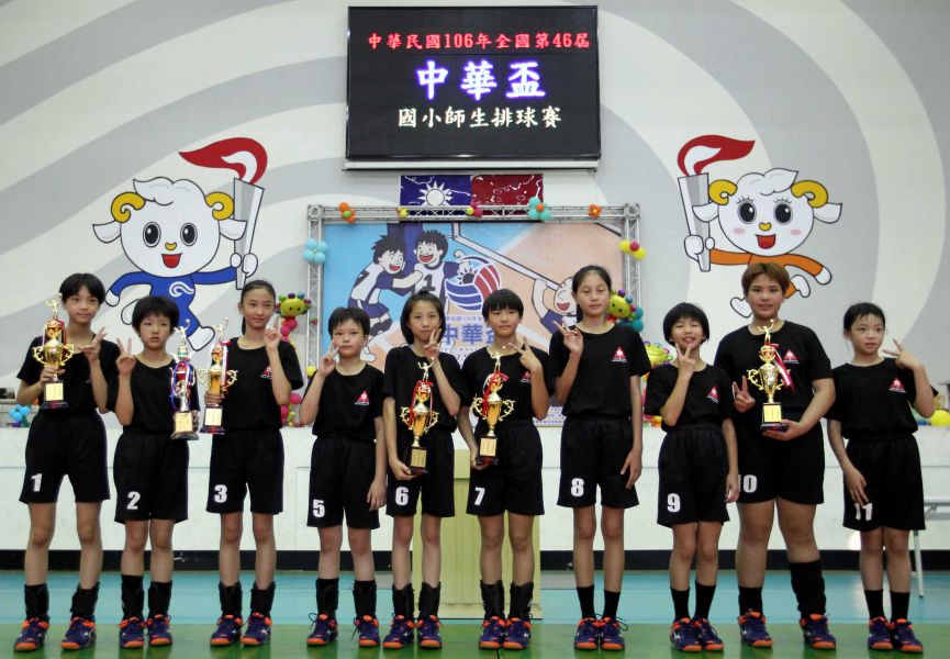 北市明湖國小首度奪得中華盃五年級女童組后冠。林嘉欣／攝影。