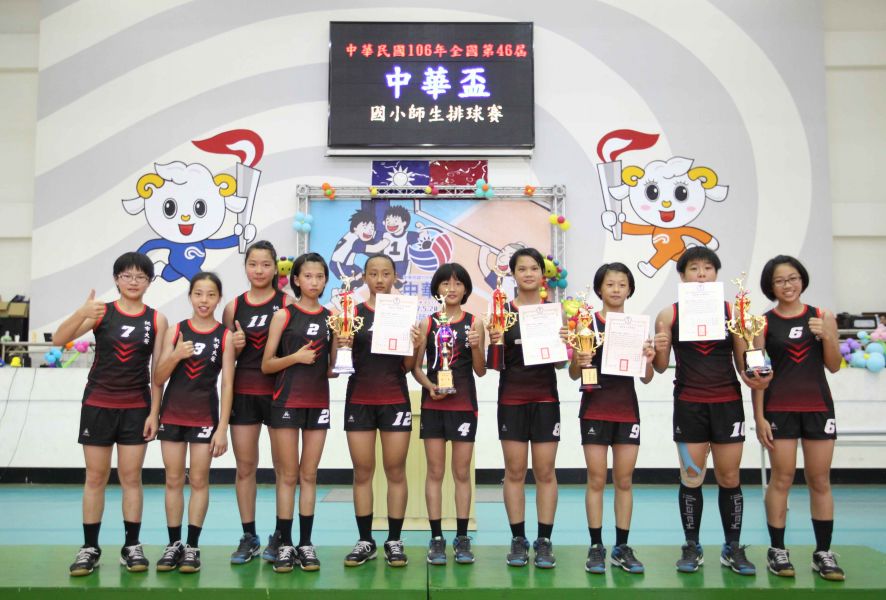 桃市大安國小獲得中華盃六年級女童組后冠。林嘉欣／攝影。