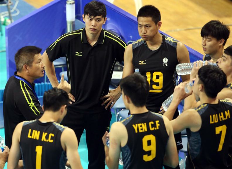 中華男排執行教練余清芳(左)對中華隊此役表現給予高度肯定。圖／FIVB。