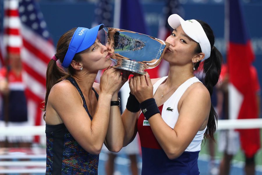 詹詠然(右)贏得美網女雙冠軍值得喝采，卻因世大運棄賽一事蒙塵。圖／法新社。