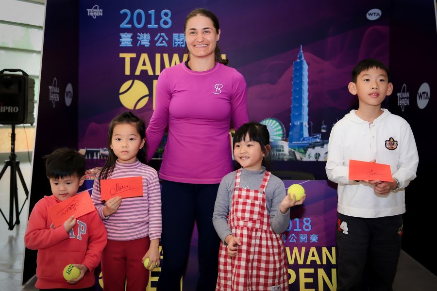 外將妮可拉絲古體驗紅包文化。WTA臺灣公開賽大會提供