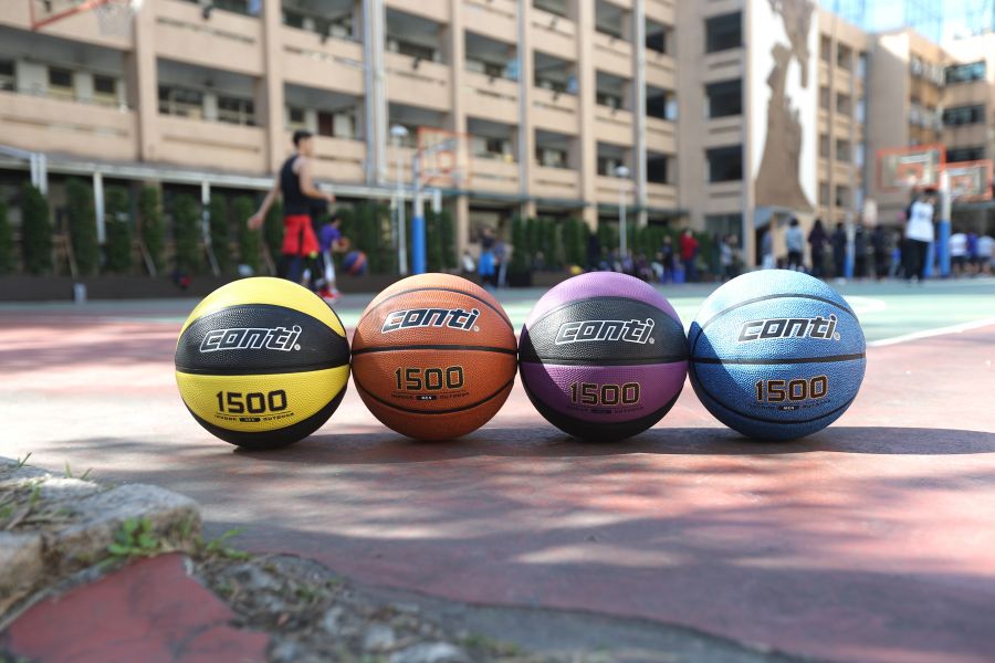Conti籃球1500系列有四種顏色。楊勝凱攝