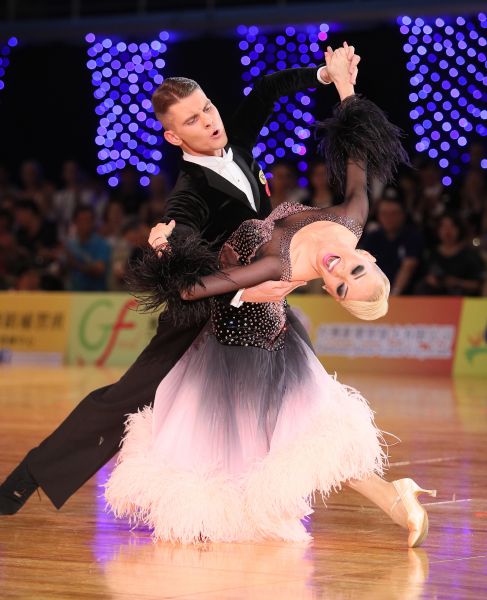 俄羅斯搭檔Dmitry Zharkov／Olga Kulikova勇奪標準舞第一／大會提供