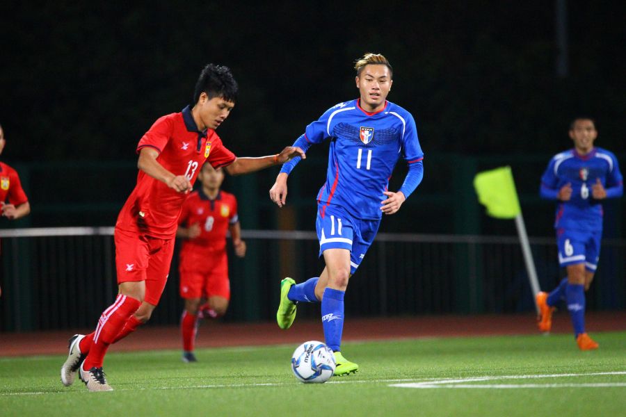 中華隊前鋒王仲禹(右)射進第二球。中華民國足球協會提供