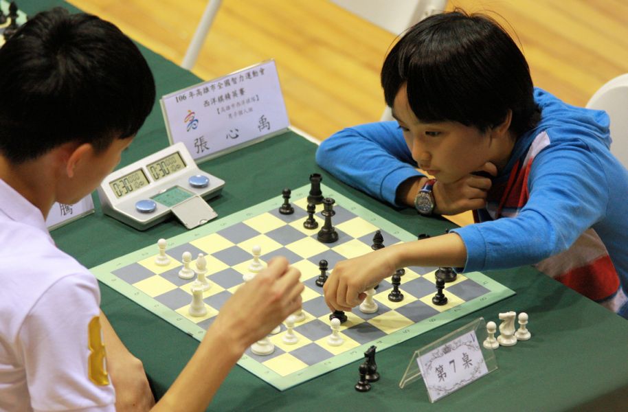 選手參與西洋棋競賽。高雄市體育處提供
