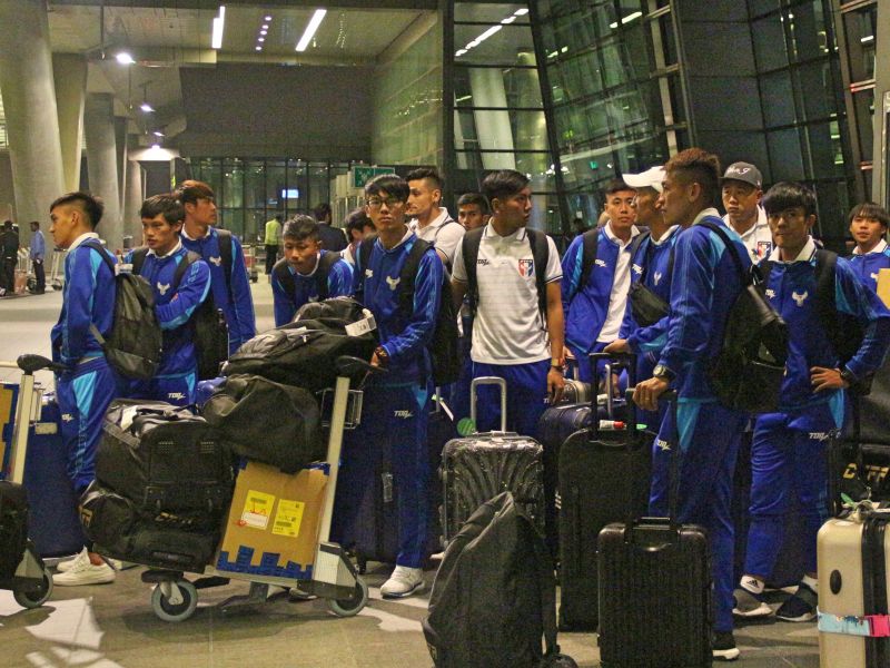 中華男足大陣仗抵達卡達。中華民國足球協會提供