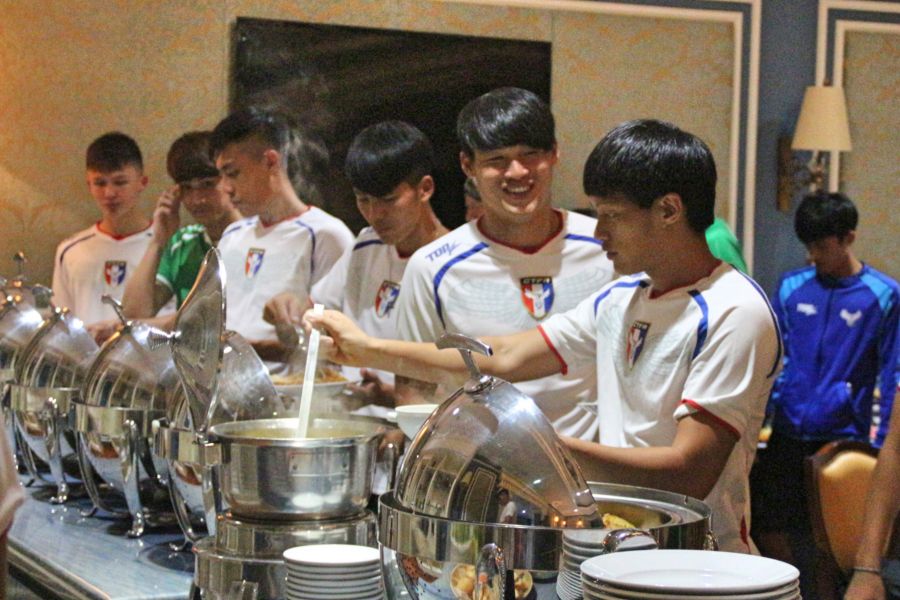中華男足在卡達每天三餐都有專人料理。中華民國足球協會提供