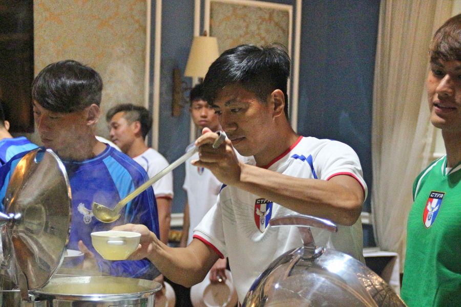中華男足在卡達三餐都有專人料理。中華民國足球協會提供