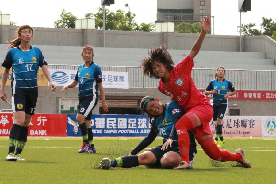 新竹FC與花蓮女足競爭激烈。中華民國足球協會提供