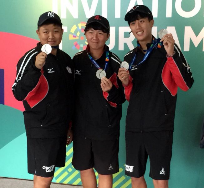 中華複合弓女將拿下團體賽銀牌。射箭協會／提供。