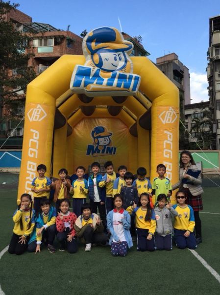 Mini Baseball校園巡迴推廣活動，至今已造訪20所國小學校，獲得各方熱烈迴響。圖/公關提供