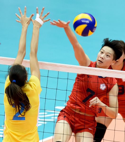 中華女排隊「皮皮」曾琬羚(右)表現出色。世大運組委會／提供。