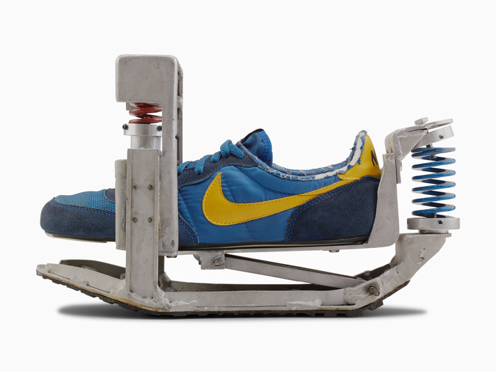 hox正式發售的數十年前，這一設計就從Bruce Kilgore的奇妙機械裝置開始了。Nike提供