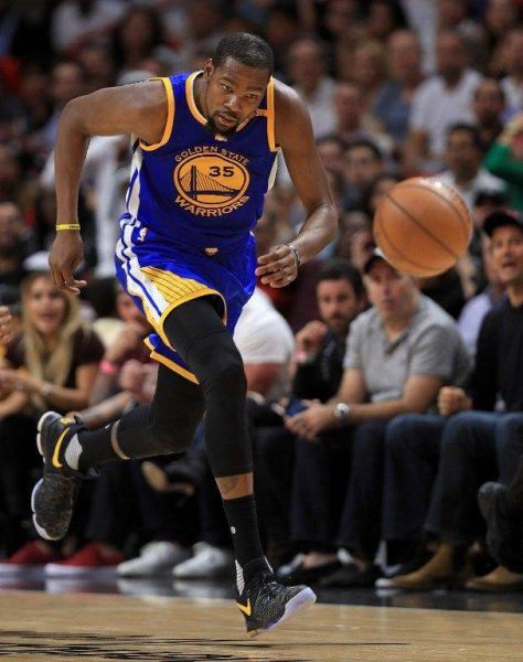 NBA金州勇士隊主場封王，表現精采的杜蘭特（Kevin Durant）獲總冠軍賽MVP。圖/資料照片
