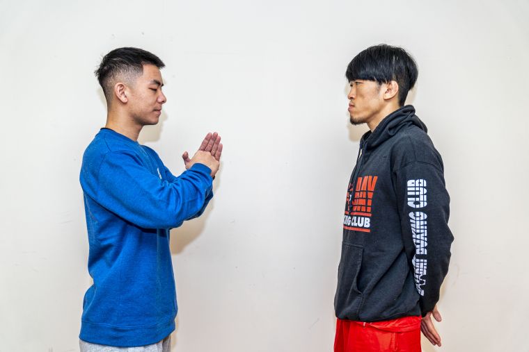 (主新聞照片)職業賽4連勝的「影子」吳仲凱(左)將碰上空手道黑帶的南韓選手金性旼。大會提供