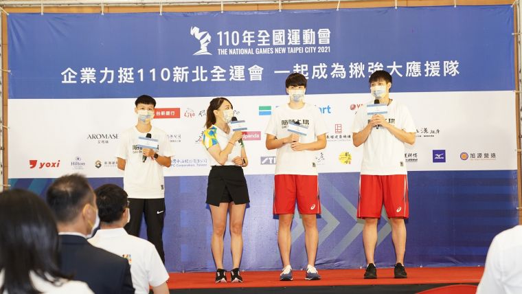 (左一)新北田徑代表選手陳昭郡、(右二、一)新北女籃代表選手林育庭_鄭伊秀。 大會提供